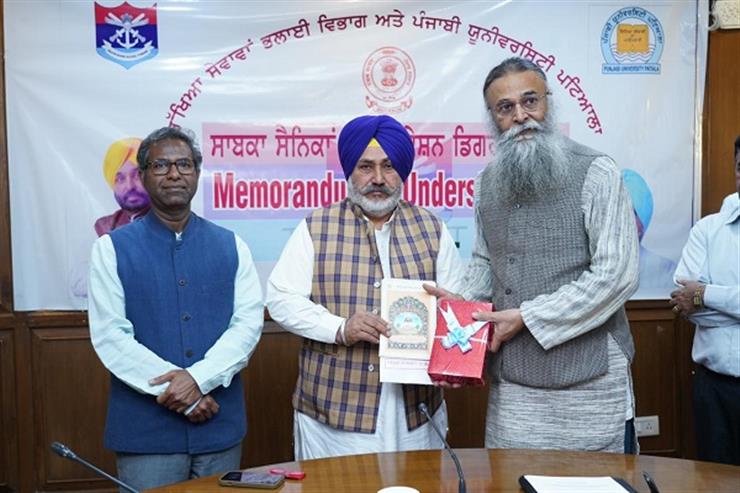 ਸਾਬਕਾ ਸੈਨਿਕਾਂ ਨੂੰ ਭਗਵੰਤ ਮਾਨ ਸਰਕਾਰ ਦਾ ਵੱਡਾ ਤੋਹਫਾ: ਗਰੁੱਪ ਏ ਅਤੇ ਬੀ ਦੀਆਂ ਅਸਾਮੀਆਂ ਲਈ ਅਪਲਾਈ ਕਰਨ ਯੋਗ ਹੋਣਗੇ