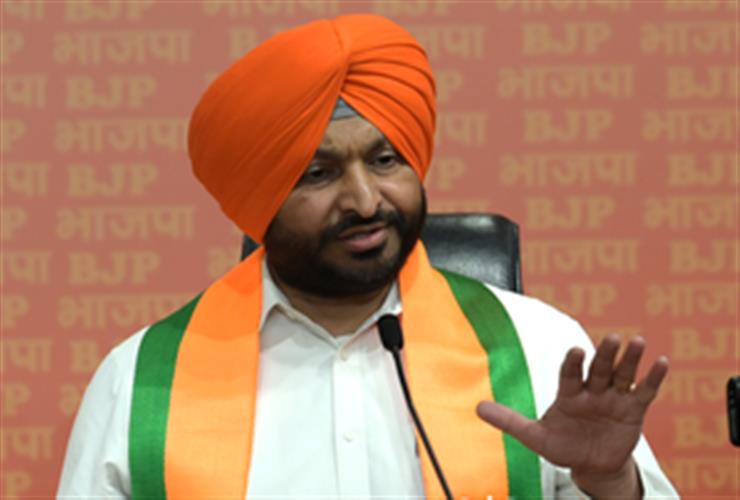 ਬਿੱਟੂ ਨੇ ਦਿੱਲੀ ਵਿੱਚ ਡਰੱਗ ਮਾਮਲੇ ਵਿੱਚ ਦੋਸ਼ੀ ਅਰਵਿੰਦ ਕੇਜਰੀਵਾਲ ਵਲੋਂ ਪੰਜਾਬ ਵਿਚ'ਨਸ਼ਾ ਮੁਕਤੀ ਯਾਤਰਾ' ਸ਼ੁਰੂ ਕਰਨ 'ਤੇ ਉਠਾਇਆ ਸਵਾਲ