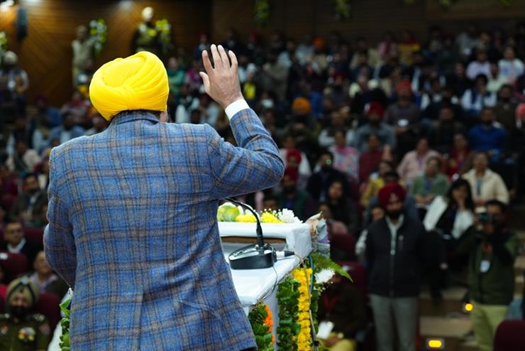 ਪੰਜਾਬ ਵਿੱਚ 'ਆਪ' ਸਰਕਾਰ 'ਤੇ ਨਸ਼ਾ ਤਸਕਰੀ, ਭ੍ਰਿਸ਼ਟਾਚਾਰ ਅਤੇ ਅਨੈਤਿਕ ਗਤੀਵਿਧੀਆਂ ਵਿੱਚ ਸ਼ਾਮਲ ਪੁਲਿਸ ਅਧਿਕਾਰੀਆਂ ਵਿਰੁੱਧ ਚੋਣਵੀਂ ਕਾਰਵਾਈ ਕਰਨ ਦਾ ਦੋਸ਼