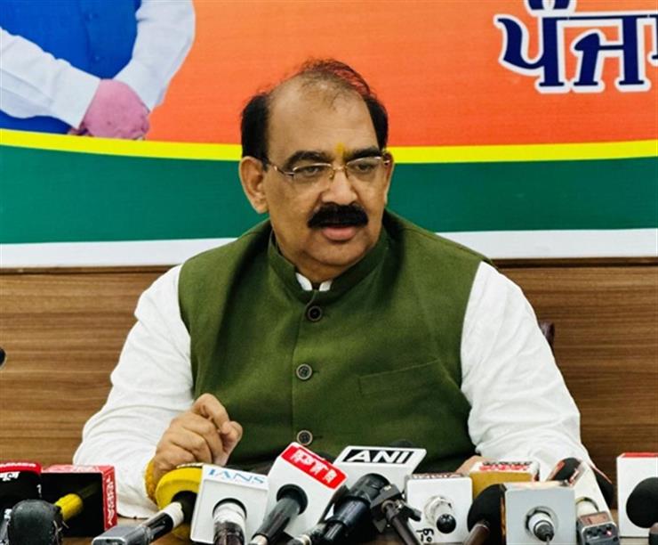 ਆਪ ਦੇ ਦੋ-ਤਿਹਾਈ ਰਾਜ ਸਭਾ ਸੰਸਦ ਮੈਂਬਰਾਂ ਵੱਲੋਂ ਪਾਰਟੀ ਛੱਡਣ ਨਾਲ ਕੇਜਰੀਵਾਲ ਦੀ ਲੀਡਰਸ਼ਿਪ ‘ਤੇ ਖੜ੍ਹੇ ਹੋਏ ਗੰਭੀਰ ਸਵਾਲ: ਅਸ਼ਵਨੀ ਸ਼ਰਮਾ