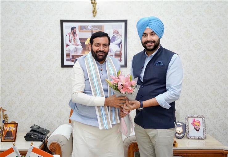 ਸੁਖਵਿੰਦਰ ਬਿੰਦਰਾ ਵੱਲੋਂ ਹਰਿਆਣਾ ਦੇ ਮੁੱਖ ਮੰਤਰੀ ਨਾਇਬ ਸਿੰਘ ਸੈਣੀ ਨਾਲ ਮੁਲਾਕਾਤ