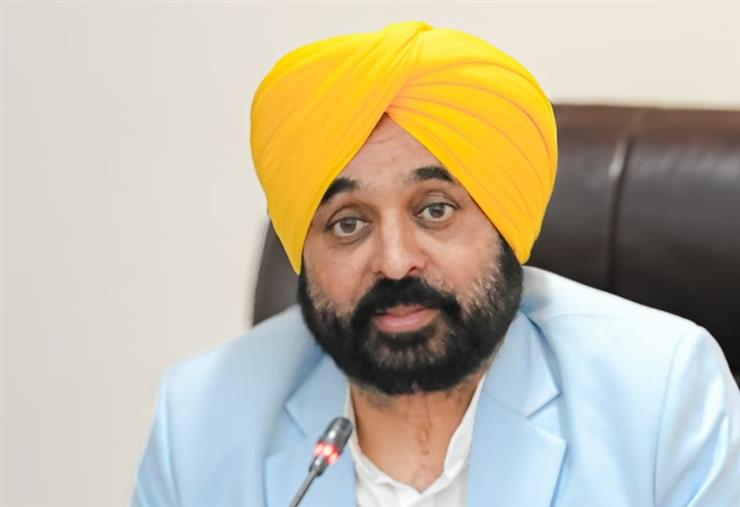ਪੰਜਾਬ ਦੇ ਮੁੱਖ ਮੰਤਰੀ ਭਗਵੰਤ ਮਾਨ ਹਾਈ ਕੋਰਟ ਦੇ ਹੁਕਮਾਂ 'ਤੇ ਆਪਣੇ ਸਾਥੀਆਂ 'ਤੇ ਸੀਬੀਆਈ ਦੀ ਕਾਰਵਾਈ ਨੂੰ ਸਿਆਸੀ ਰੰਗ ਦੇਣ ਦੀ ਕੋਸ਼ਿਸ਼ ਕਰ ਰਹੇ ਹਨ